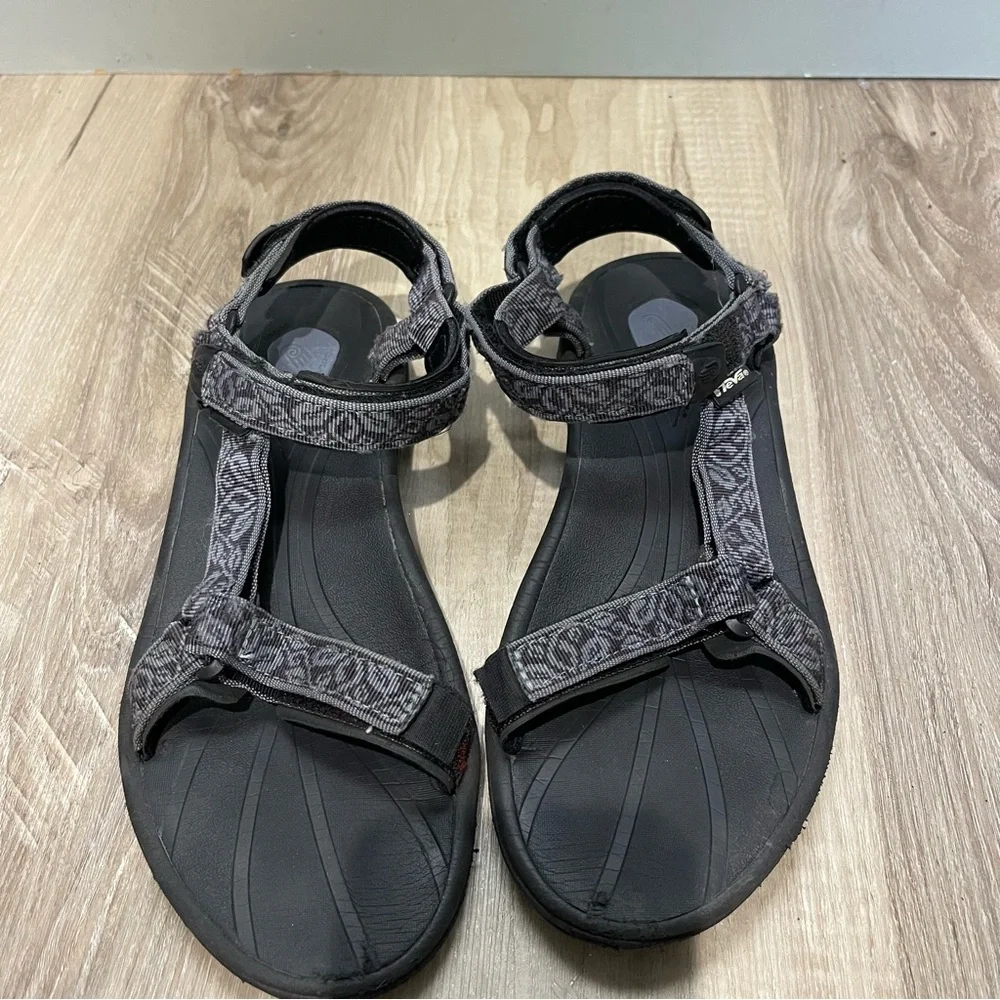 Teva black‎ and blue sandals men’s size 8